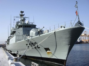 Jedna z lodí flotily NATO v Adenském zálivu.